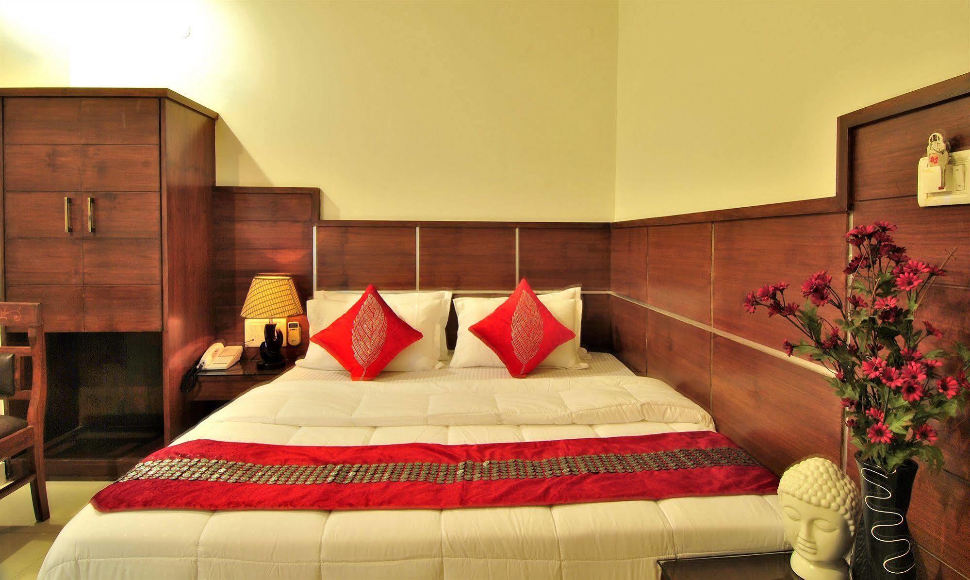 Toronto 3* New Delhi